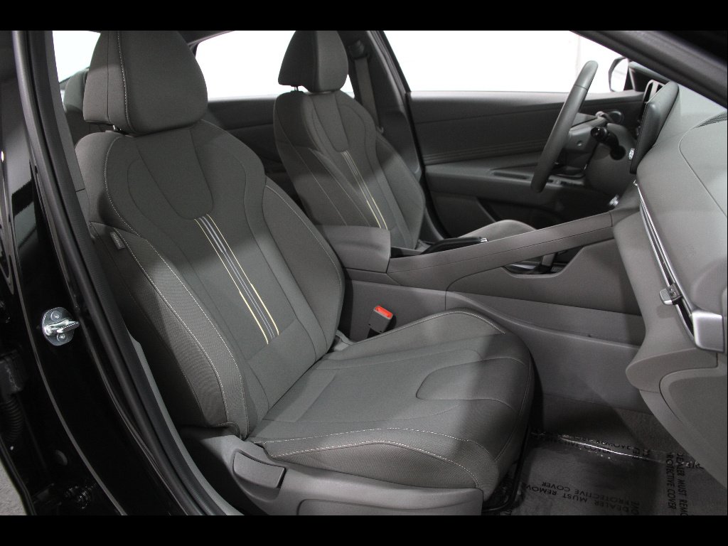 Certified Used 2025 Abyss Black Pearl Hyundai SEL Sport image 15