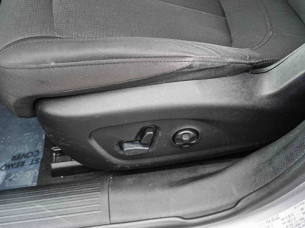 Used 2015 Silver Chrysler Limited image 20