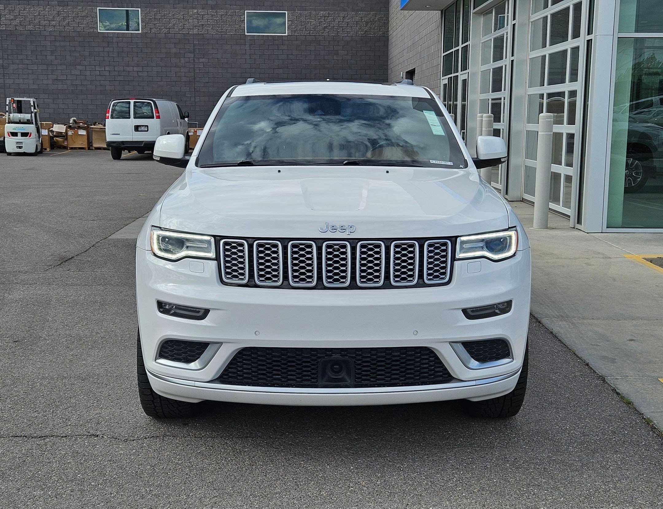 Used 2018 Ivory 3-Coat Jeep Summit image 9
