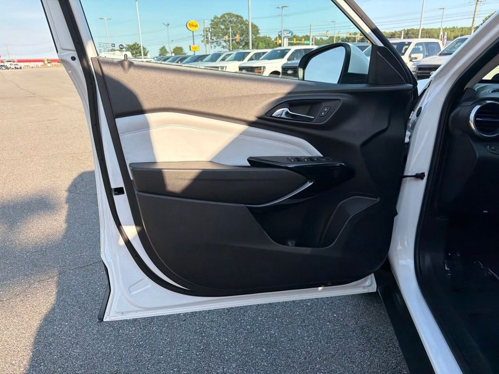 Used 2025 Summit White Chevrolet LT image 13