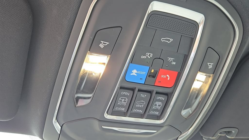 Used 2026 Hydro Blue Pearlcoat Jeep Limited image 25