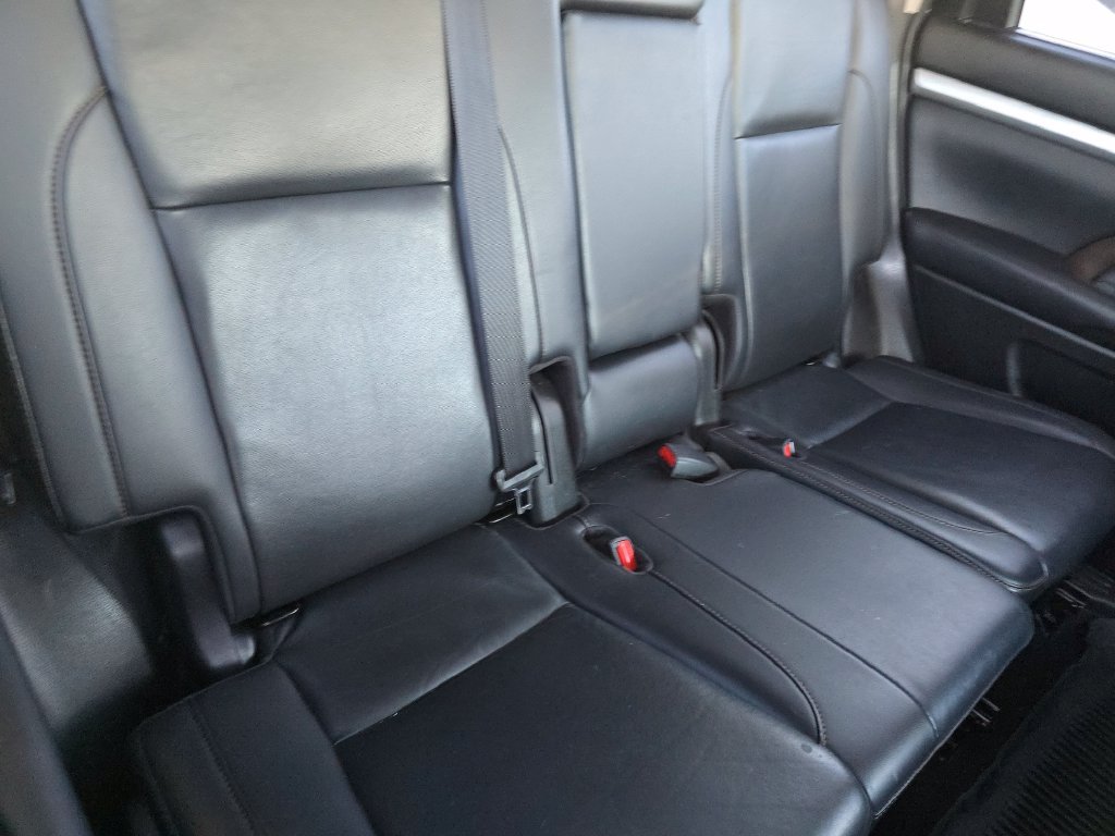 Used 2019 Silver Toyota XLE image 14