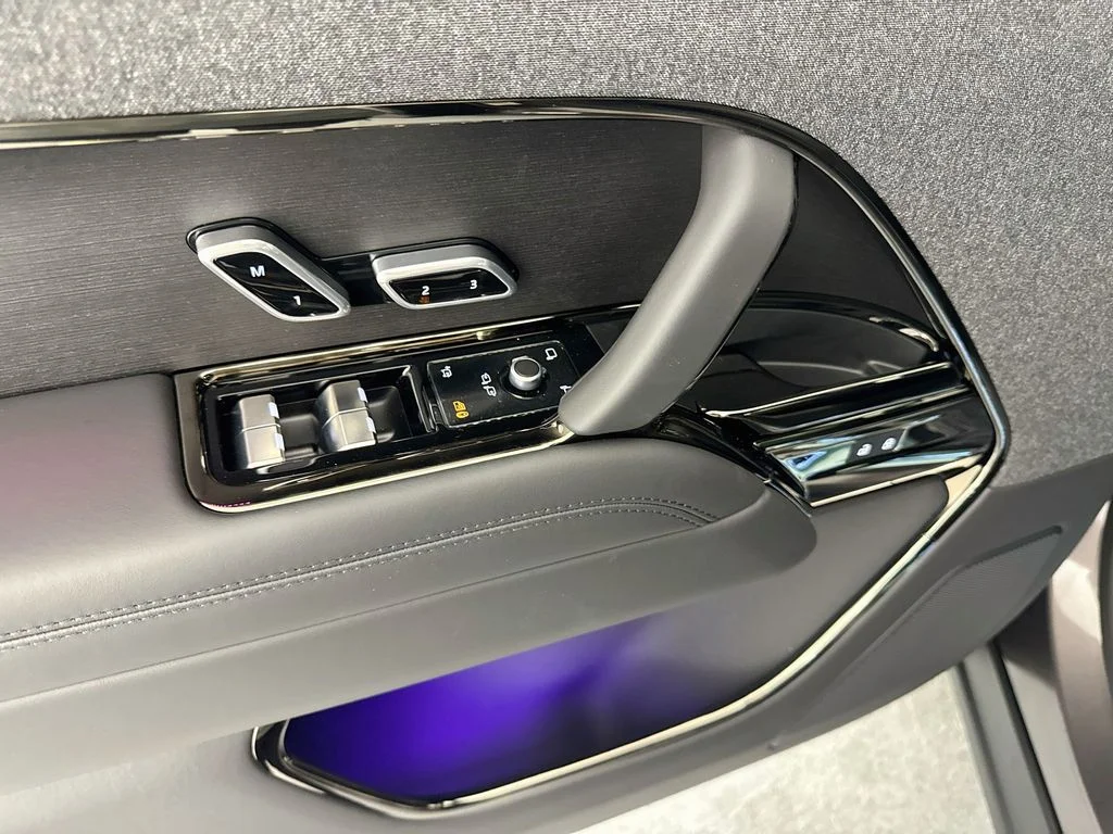 New 2026 Charente Grey Land Rover Dynamic SE image 18