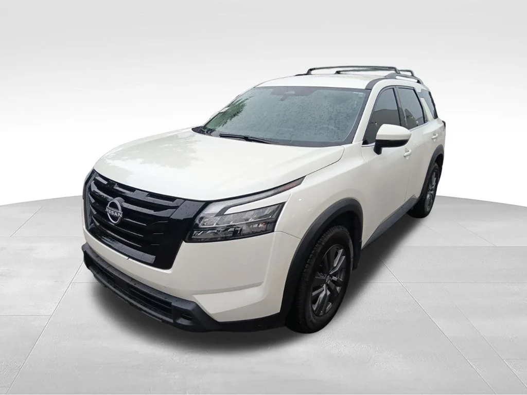 Used 2024 Pearl White Tricoat Nissan SV image 3