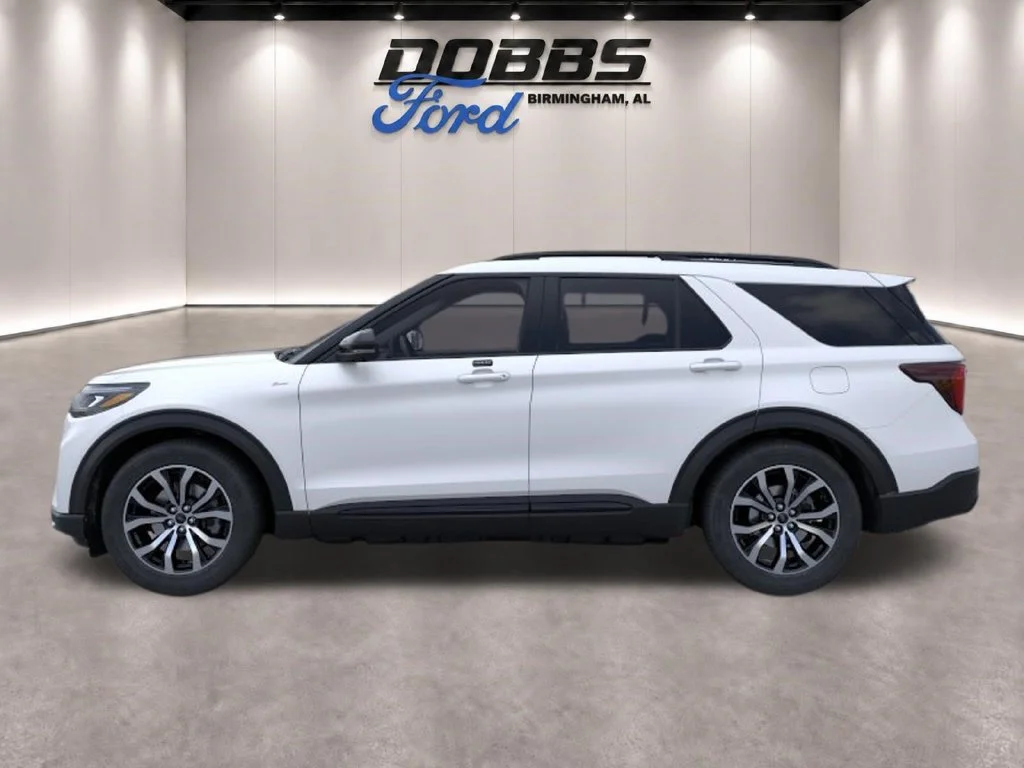 New 2026 Star White Metallic Tri-Coat Ford ST-Line image 5