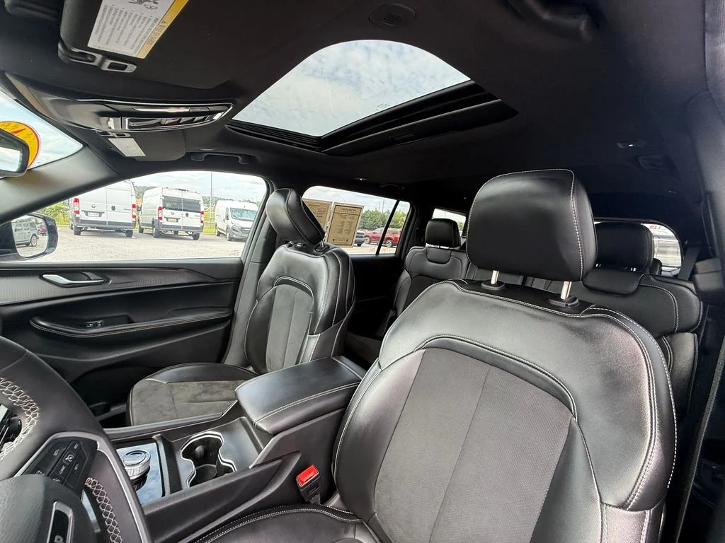 Used 2024 Silver Jeep Altitude X image 21