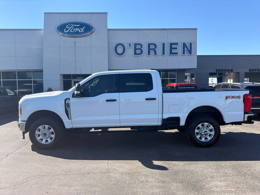 Used 2024 Oxford White Ford XLT image 2