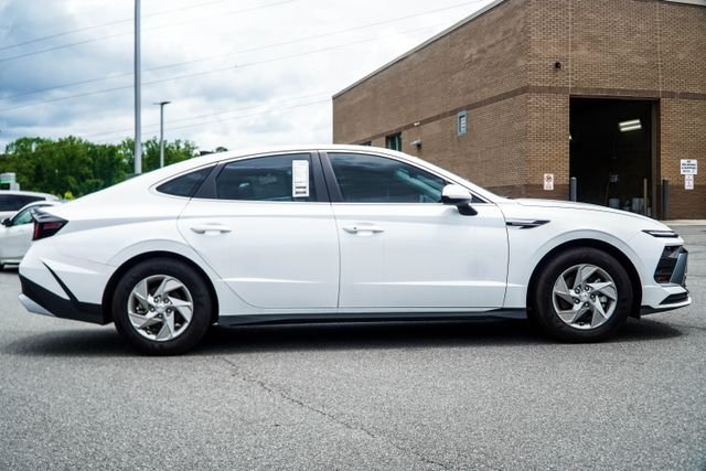 Certified Used 2025 White Hyundai SE image 6