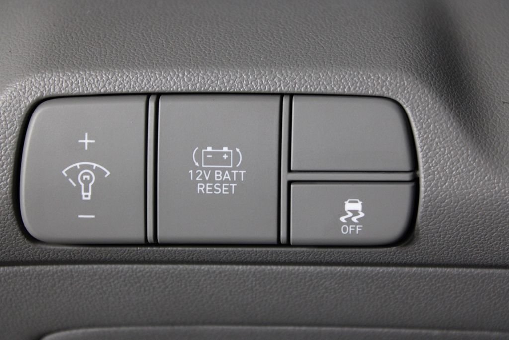 Certified Used 2024 Red Hyundai Blue image 24