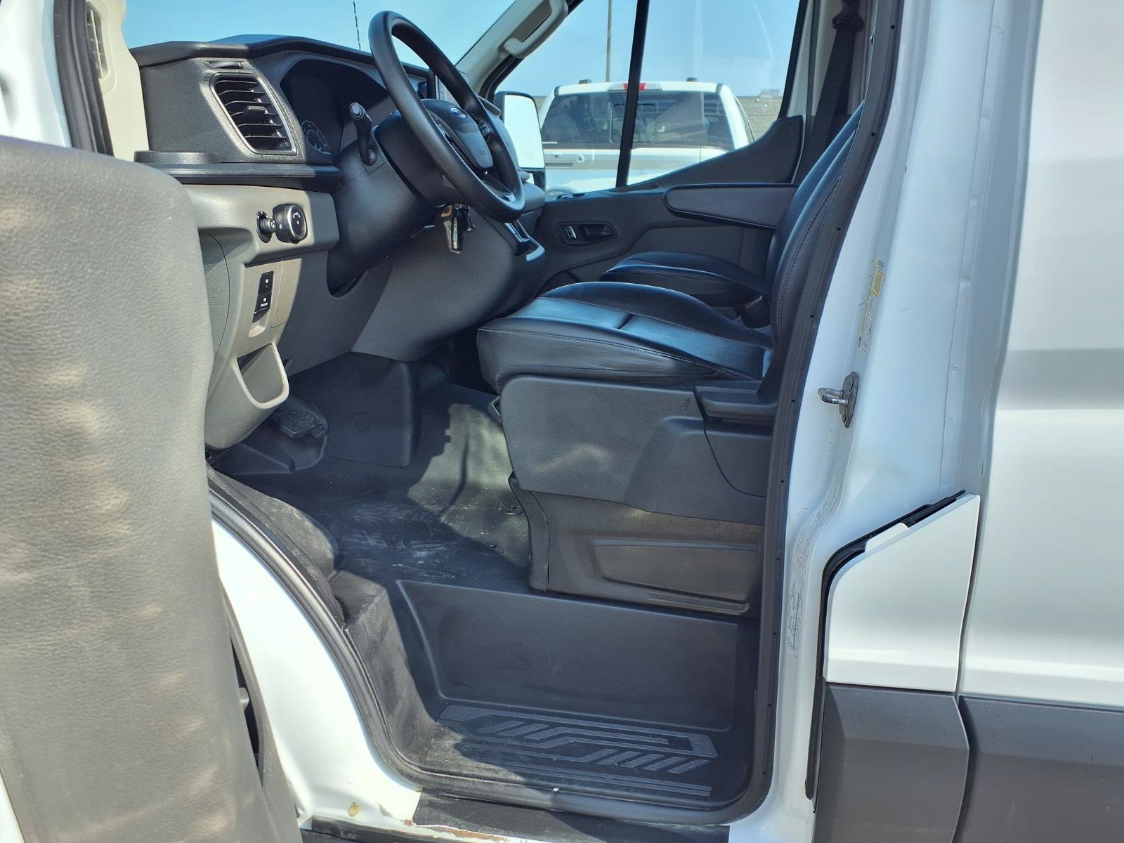 Certified Used 2024 Oxford White Clearcoat Ford Base image 8