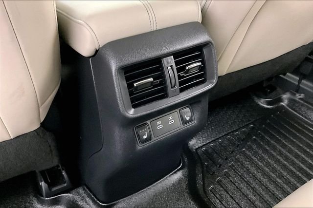 Used 2025 Black Nissan Platinum image 9