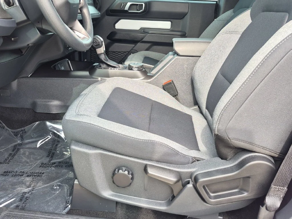 Used 2025 Oxford White Ford Base image 16