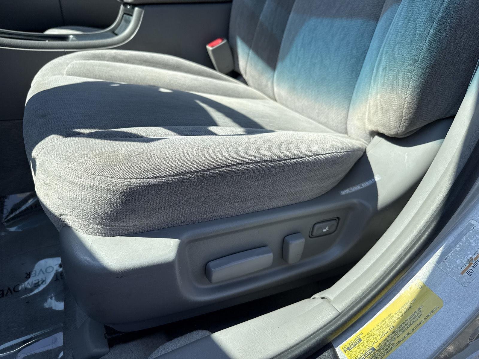 Used 2002 Lunar Mist Metallic Toyota XL image 11
