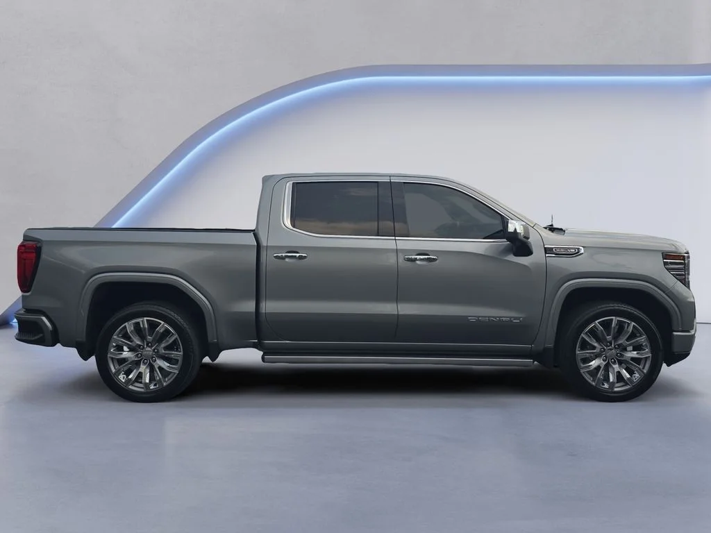 Used 2025 Sterling Metallic GMC Denali image 7