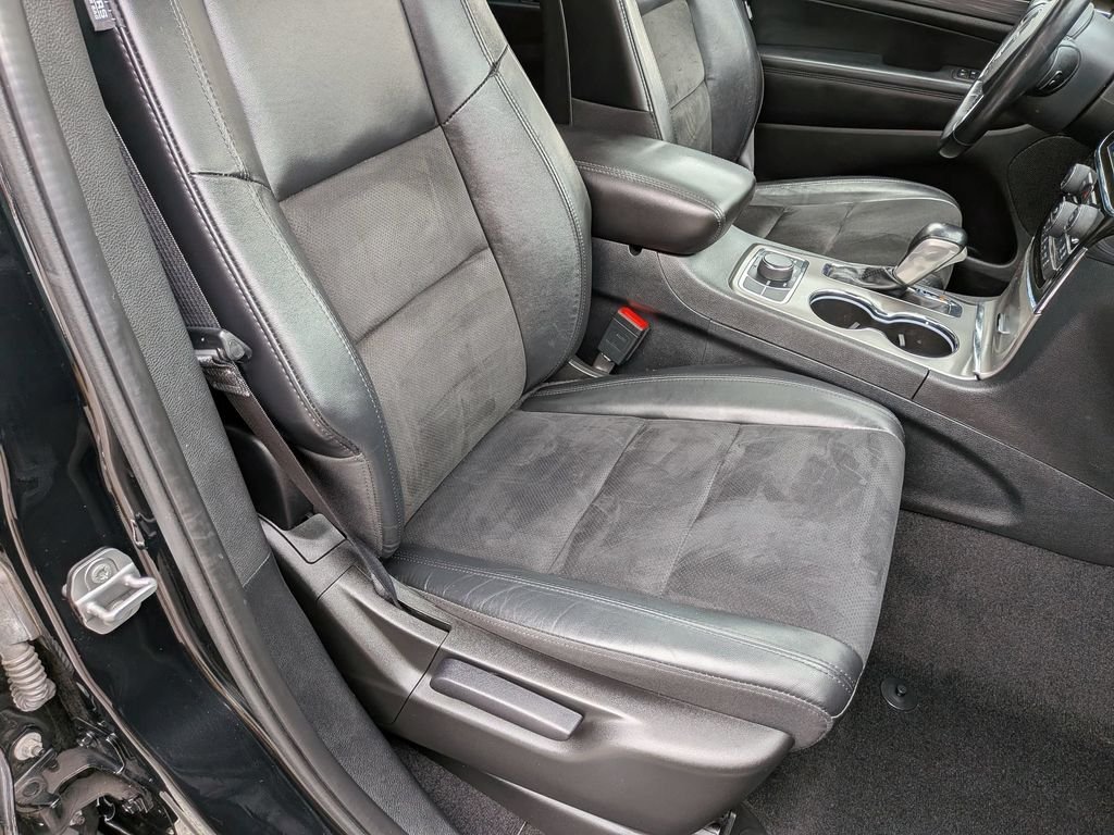 Used 2022 Black Jeep Laredo X image 28