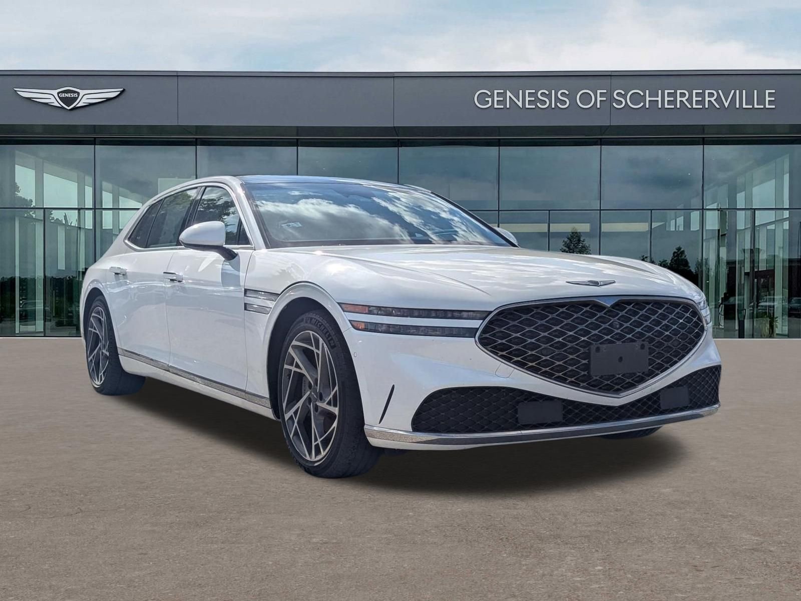 Used 2023 White Genesis 3.5T image 1