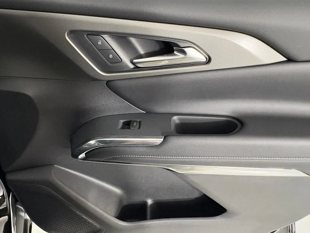 New 2027 Mosaic Black Metallic Chevrolet LT image 14