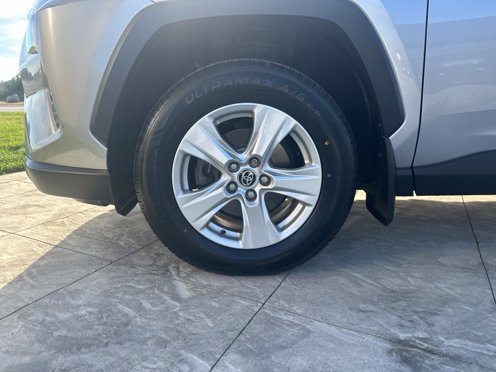 2020 Toyota RAV4 XLE - Photo 7