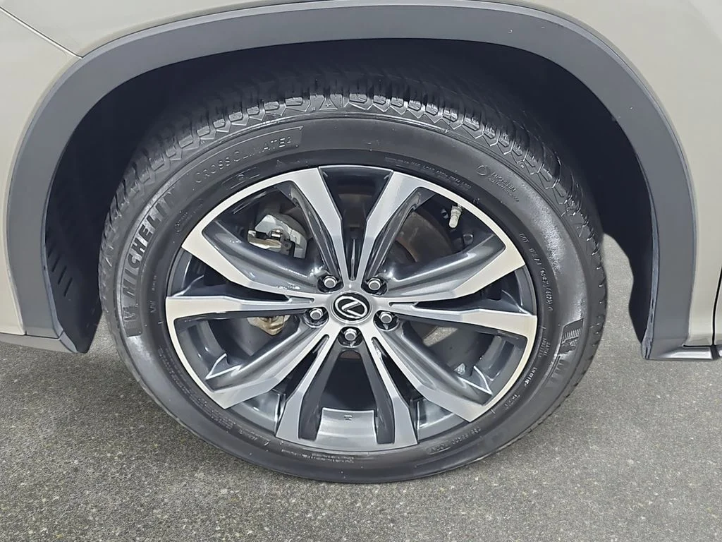 Used 2022 ATOMIC SILVER Lexus 450h image 34