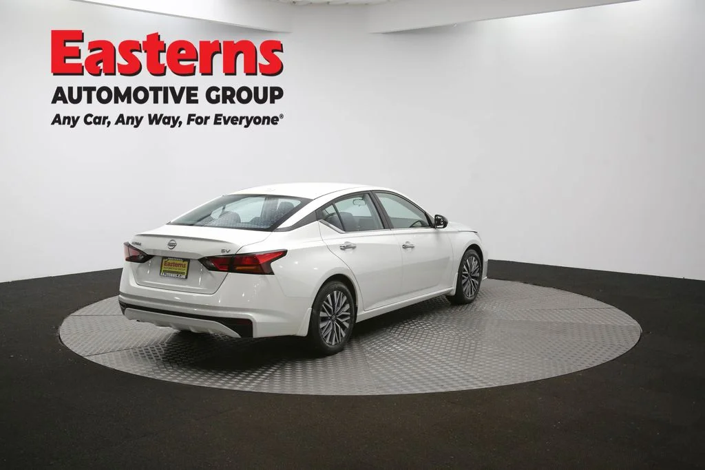 Used 2024 White Nissan 2.5 SV image 39