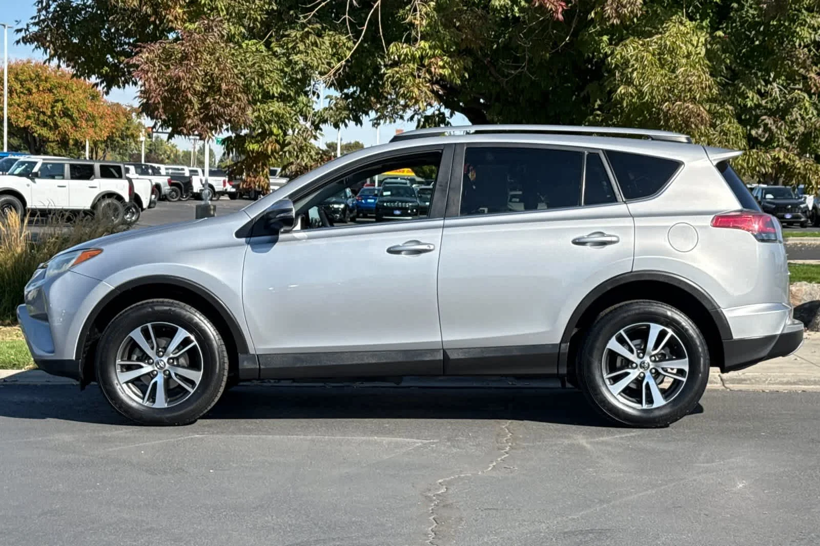 Used 2017 Silver Sky Metallic Toyota XLE image 5
