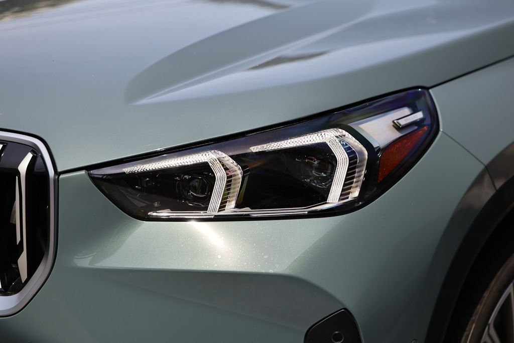 New 2026 Cape York Green Metallic BMW xDrive28i image 12