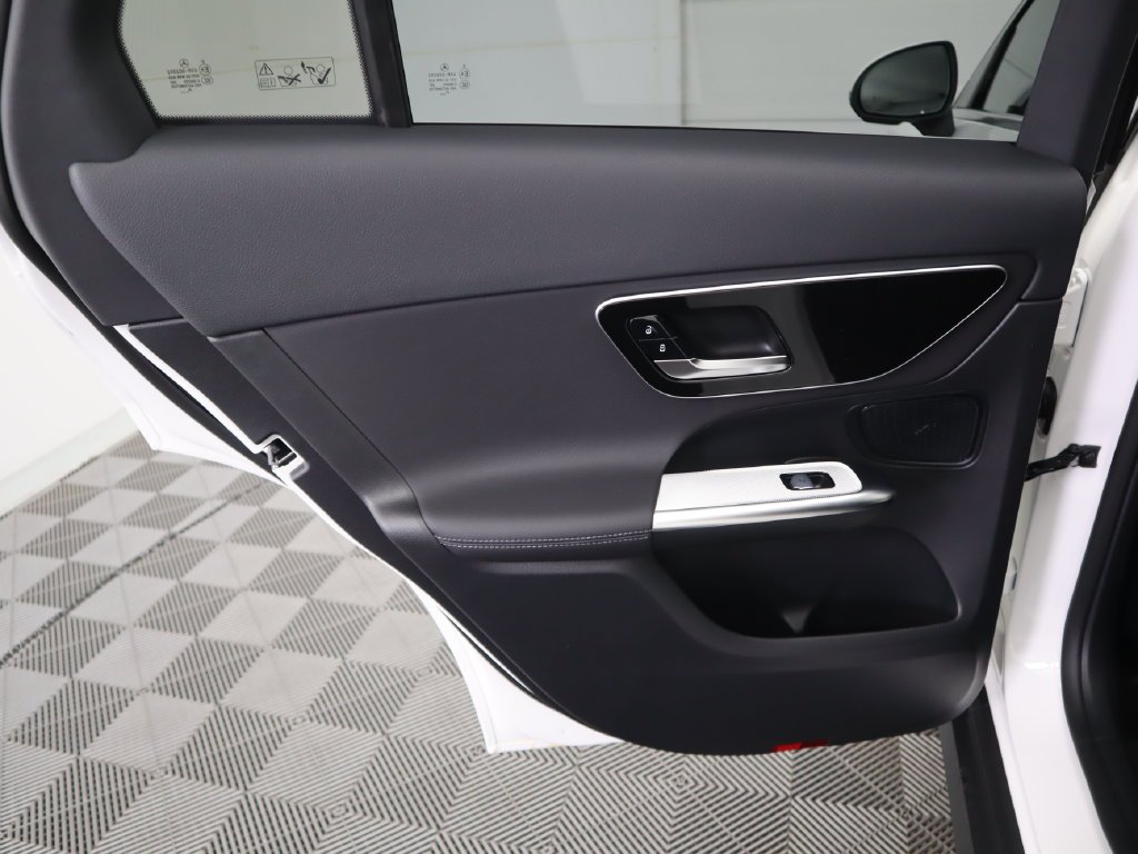 Used 2026 Polar White Mercedes-Benz GLC 300 image 27
