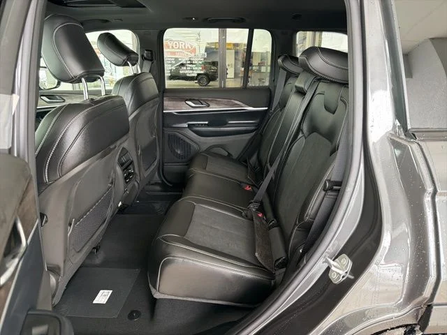 New 2026 Baltic Gray Metallic Clear-Coat Exterior Paint Jeep Altitude image 14