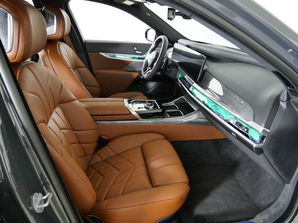 2025 BMW 7 Series 750e - Photo 21