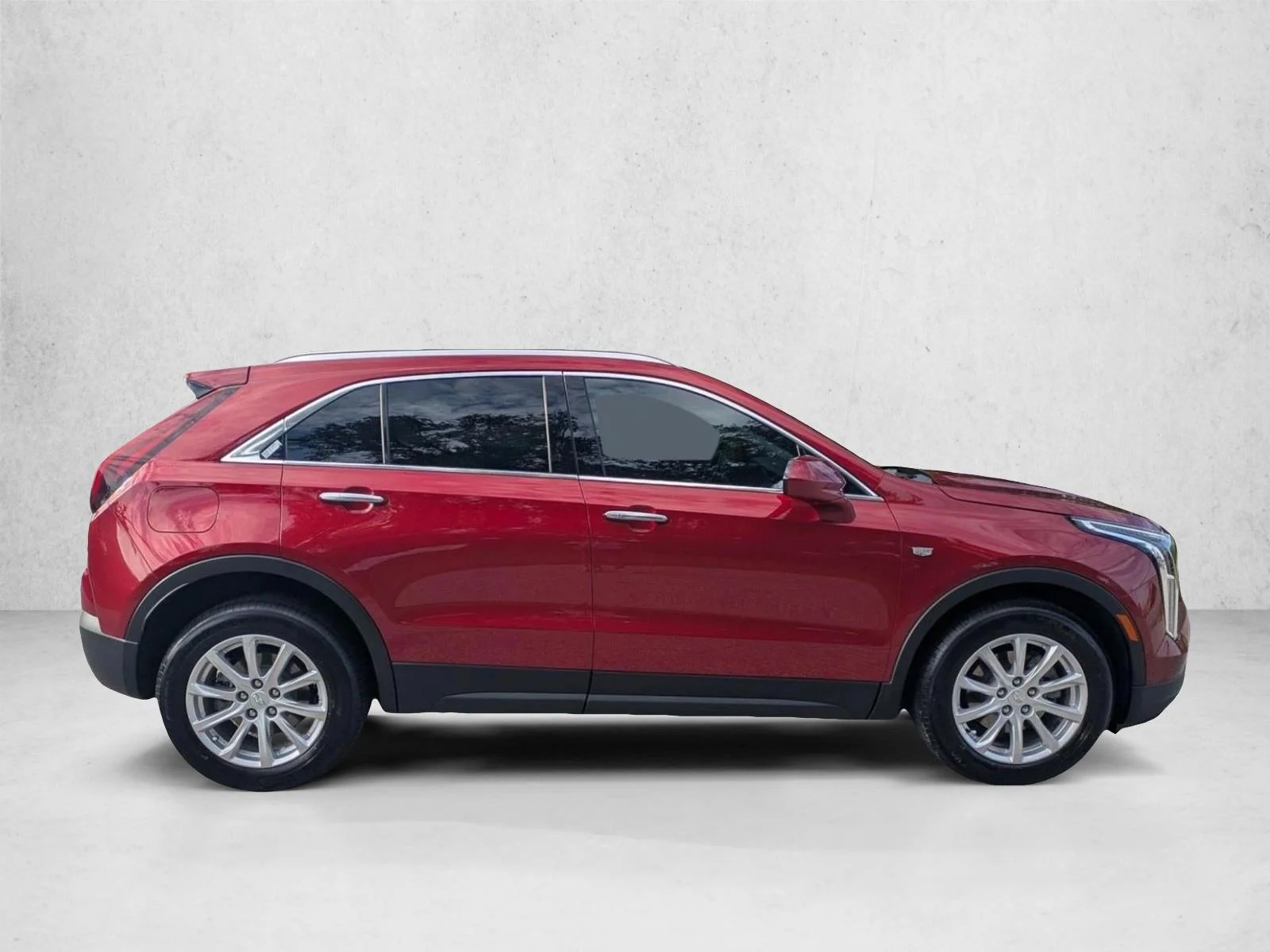 Used 2022 Infrared Tintcoat Cadillac FWD Luxury image 4