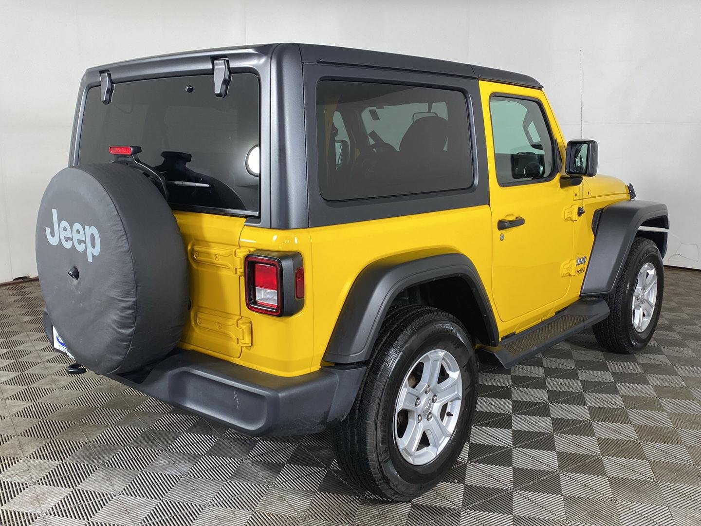 Used 2019 Hellayella Clearcoat Jeep Sport S image 18