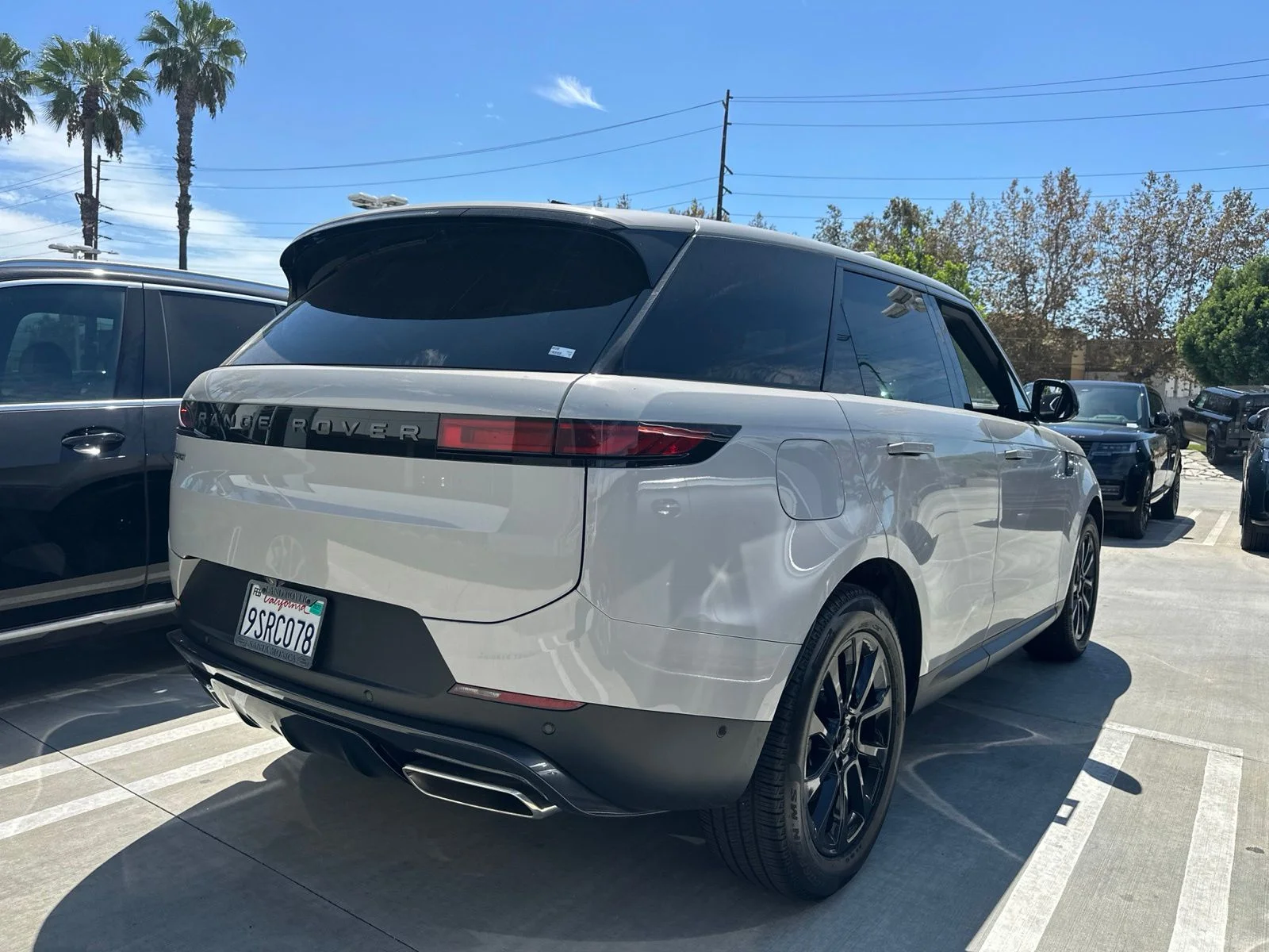 Used 2025 Borasco Gray Metallic Land Rover SE image 3