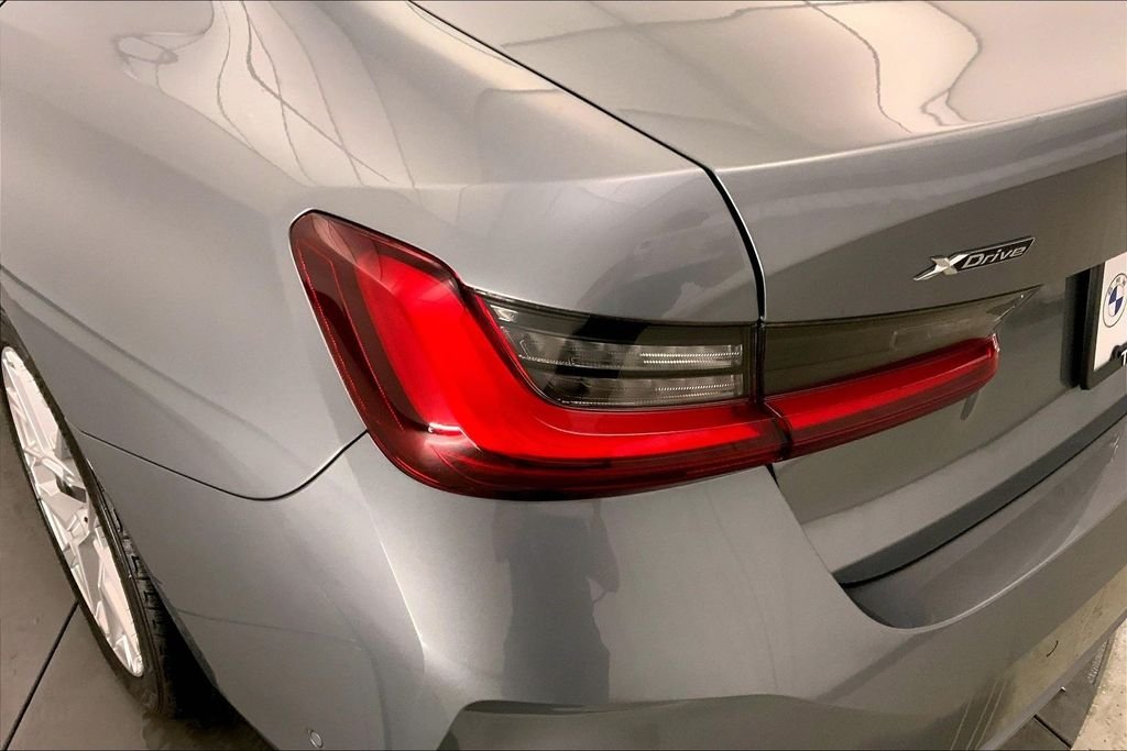 Used 2025 Skyscraper Grey Metallic BMW  image 28