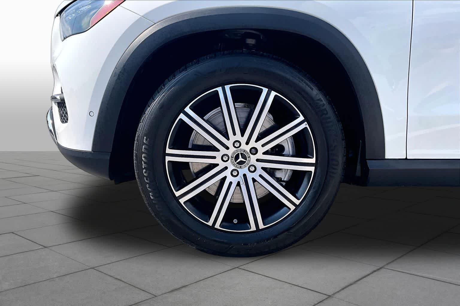 Used 2025 Polar White Mercedes-Benz GLE 450e image 10