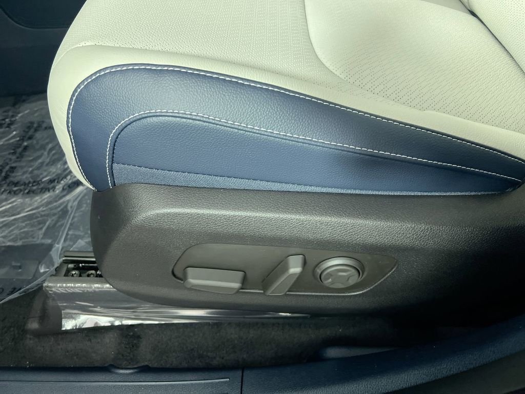 New 2026 Ceramic Silver Kia SX image 14