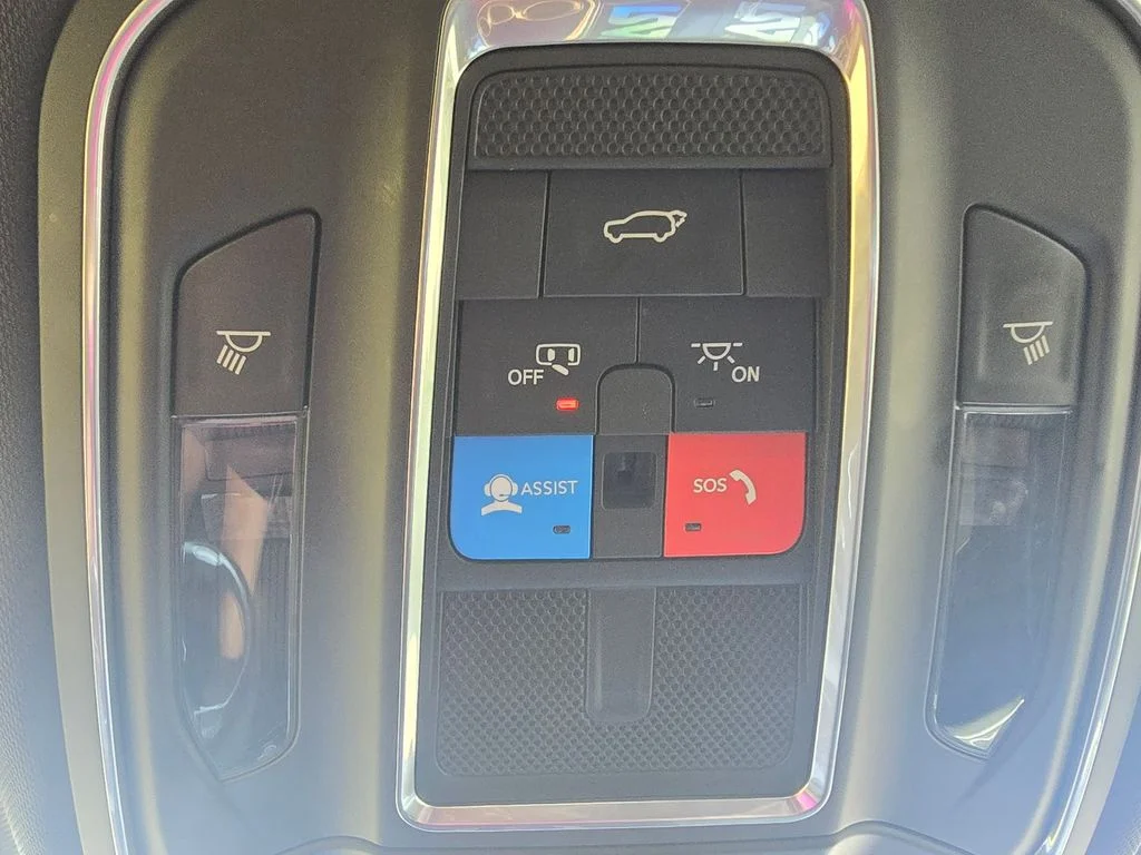 Used 2024 Gray Jeep Altitude image 39