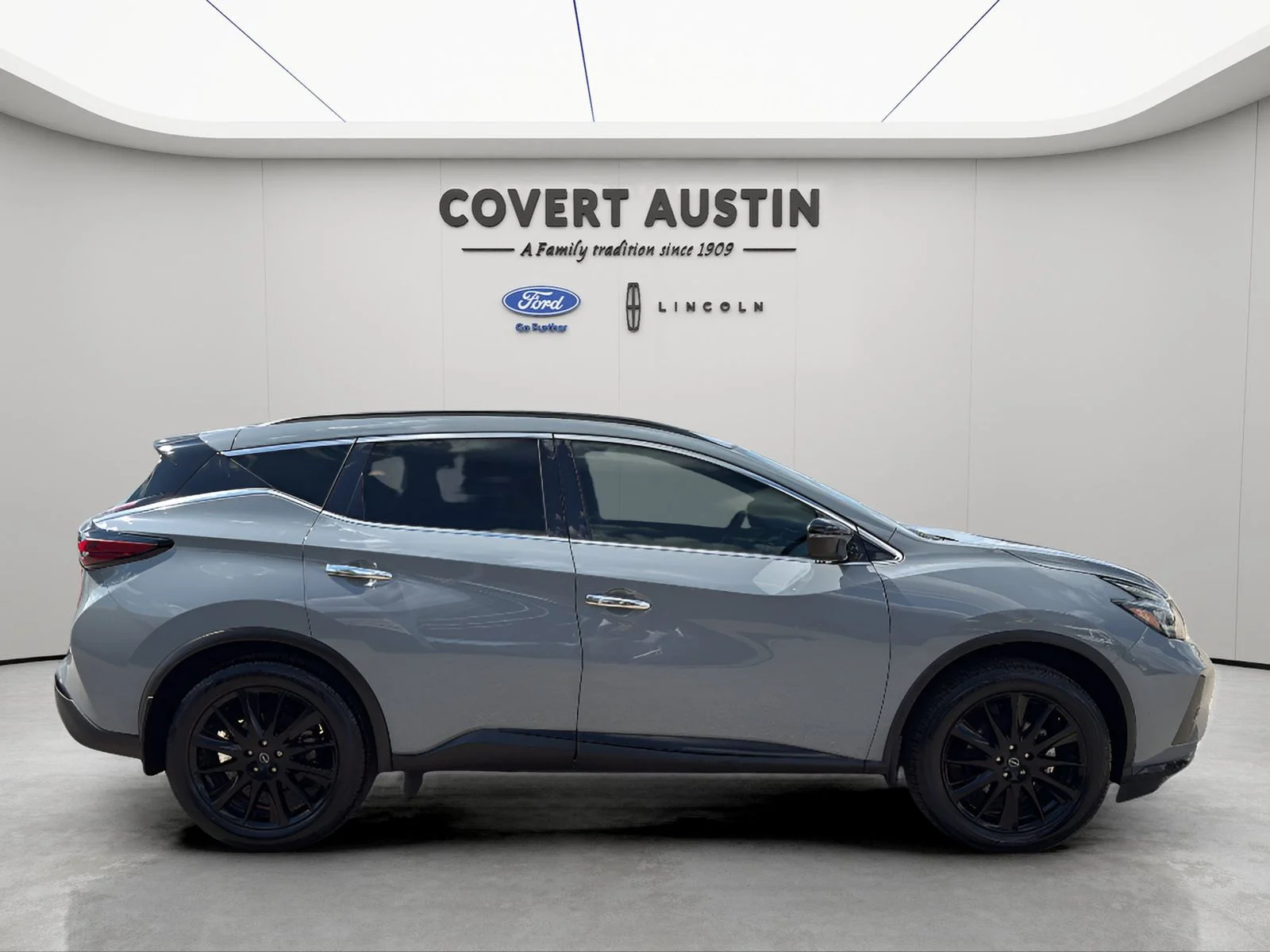 Used 2023 Gray Nissan SV image 6