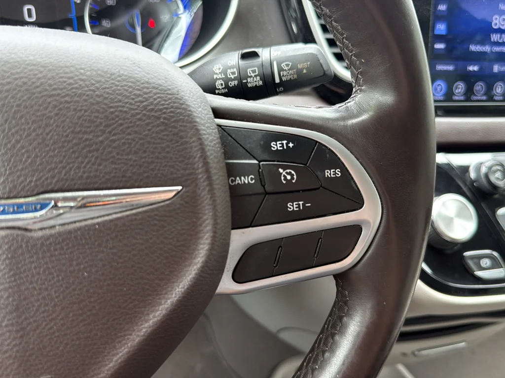 Used 2017 White Chrysler Touring L image 17
