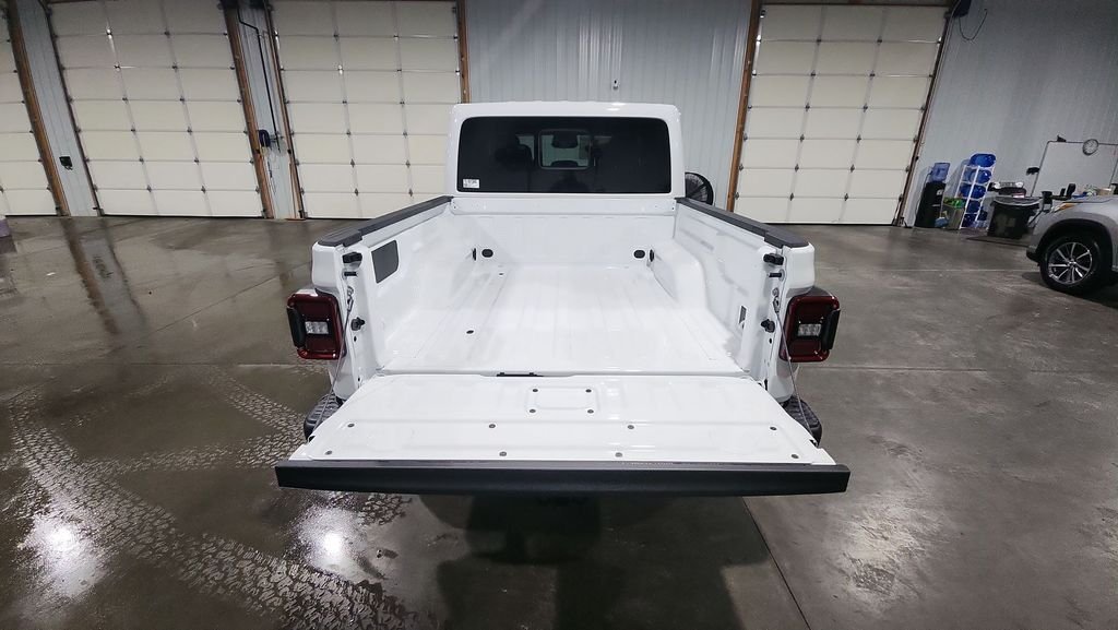 New 2026 Bright White Clear-Coat Exterior Paint Jeep Mojave image 27
