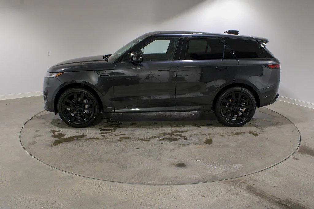 New 2026  Land Rover Dynamic SE image 2