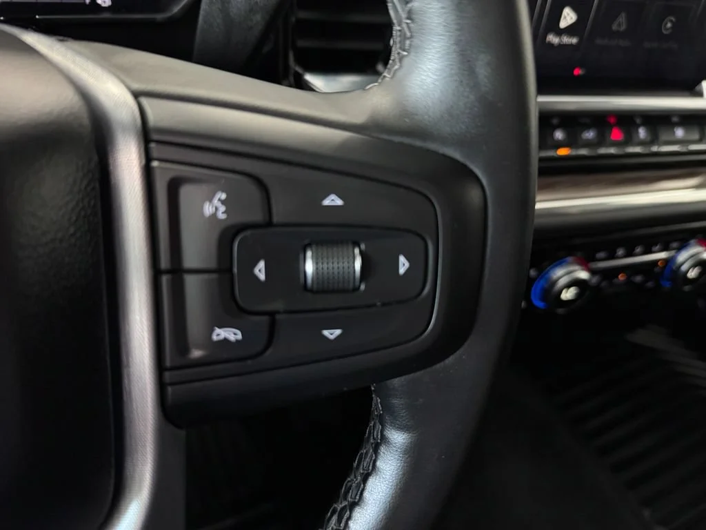 Used 2024 Summit White GMC Elevation image 17