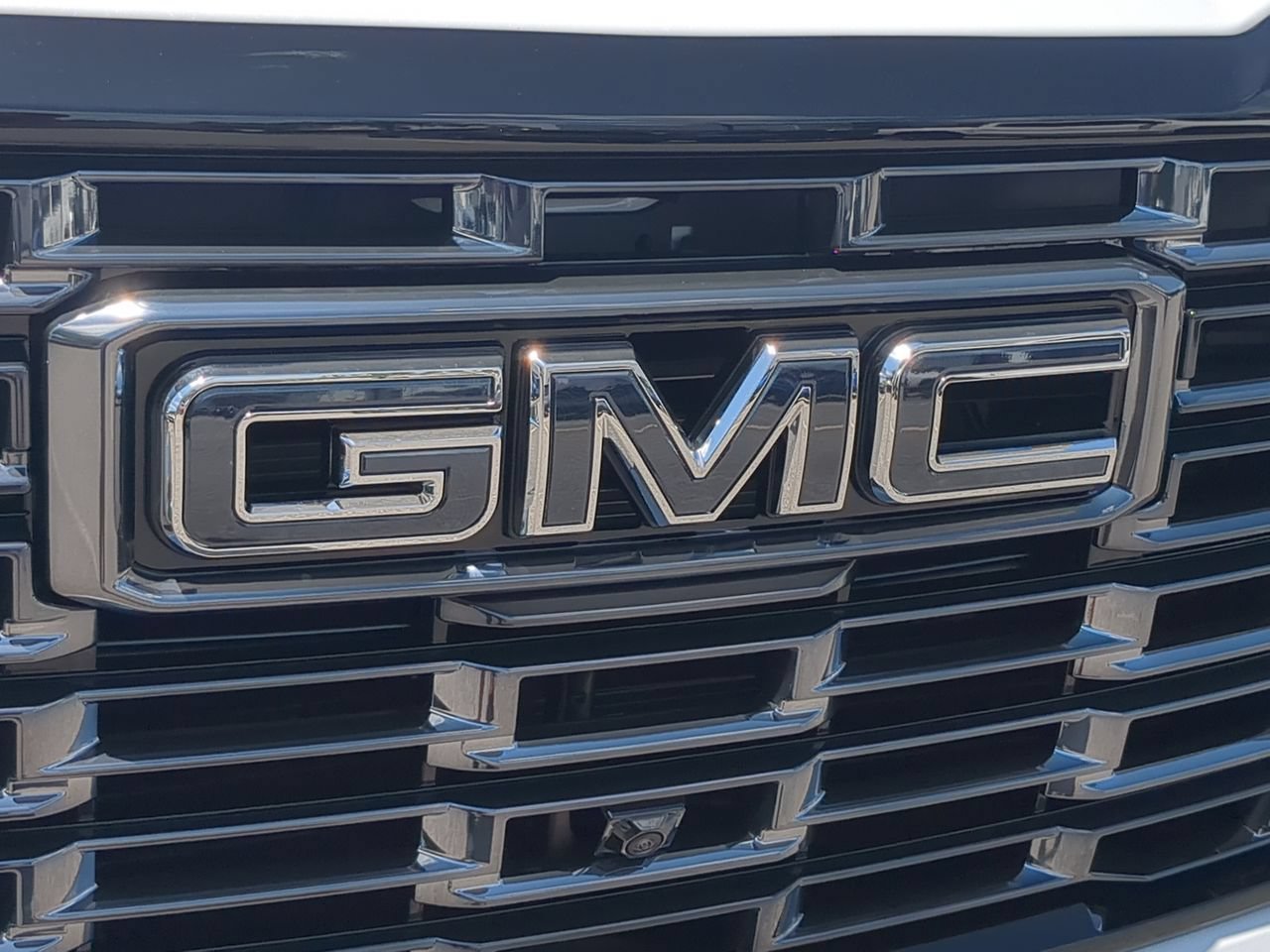 New 2026 Glacier White Tricoat GMC Denali Ultimate image 32