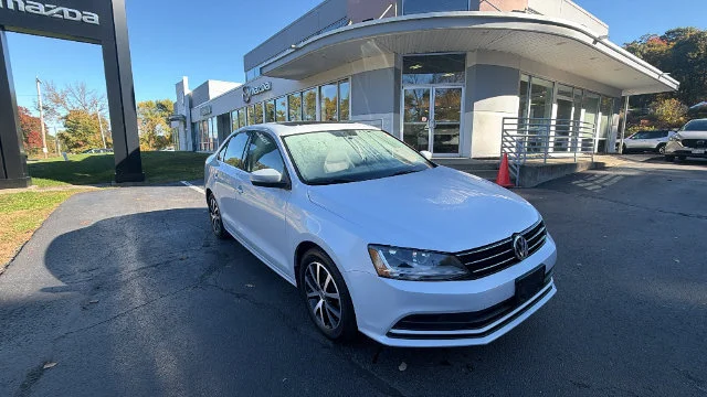 Used 2017  Volkswagen 1.4T SE image 3