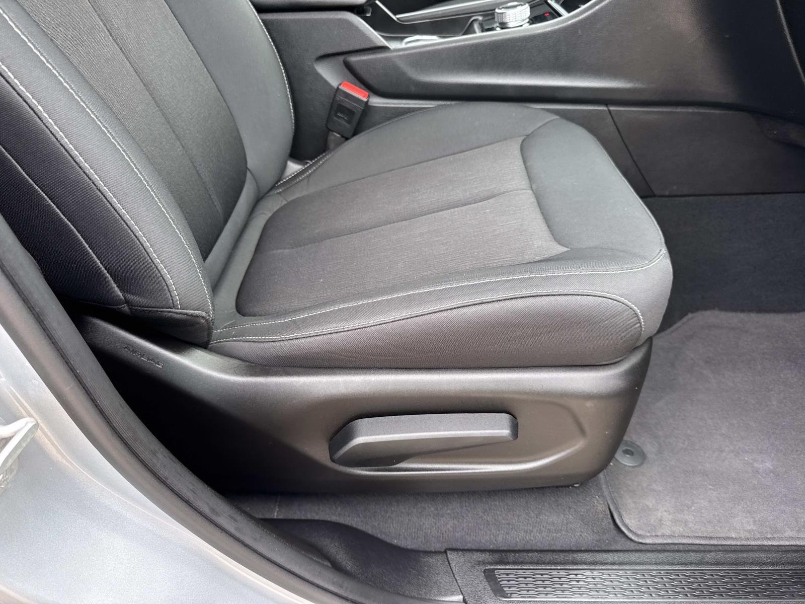Used 2024 Silver Zynith Jeep Laredo image 11