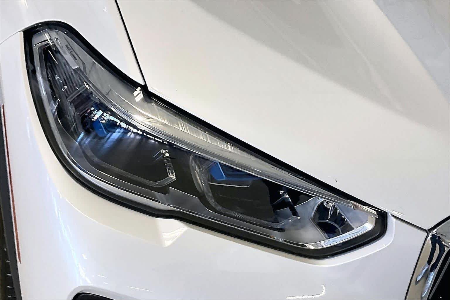 Used 2021 Mineral White Metallic BMW sDrive40i image 25