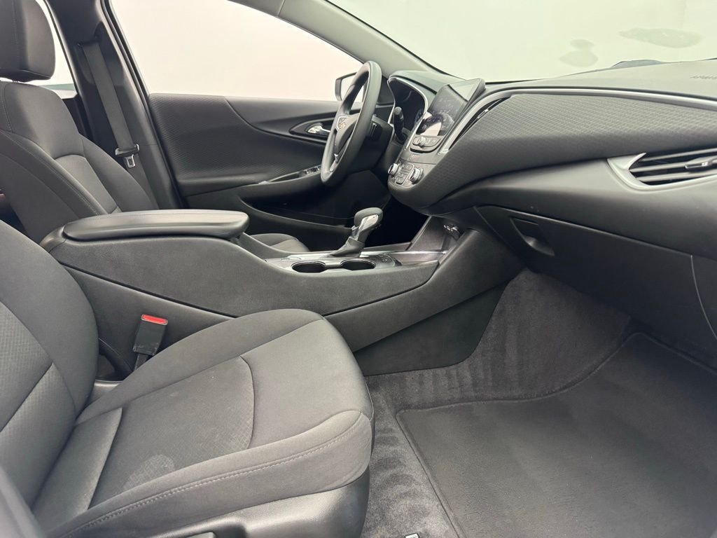 Used 2024 Summit White Chevrolet LT image 30