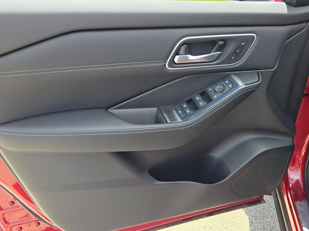 New 2026 Scarlet Ember Tintcoat Nissan Platinum image 25