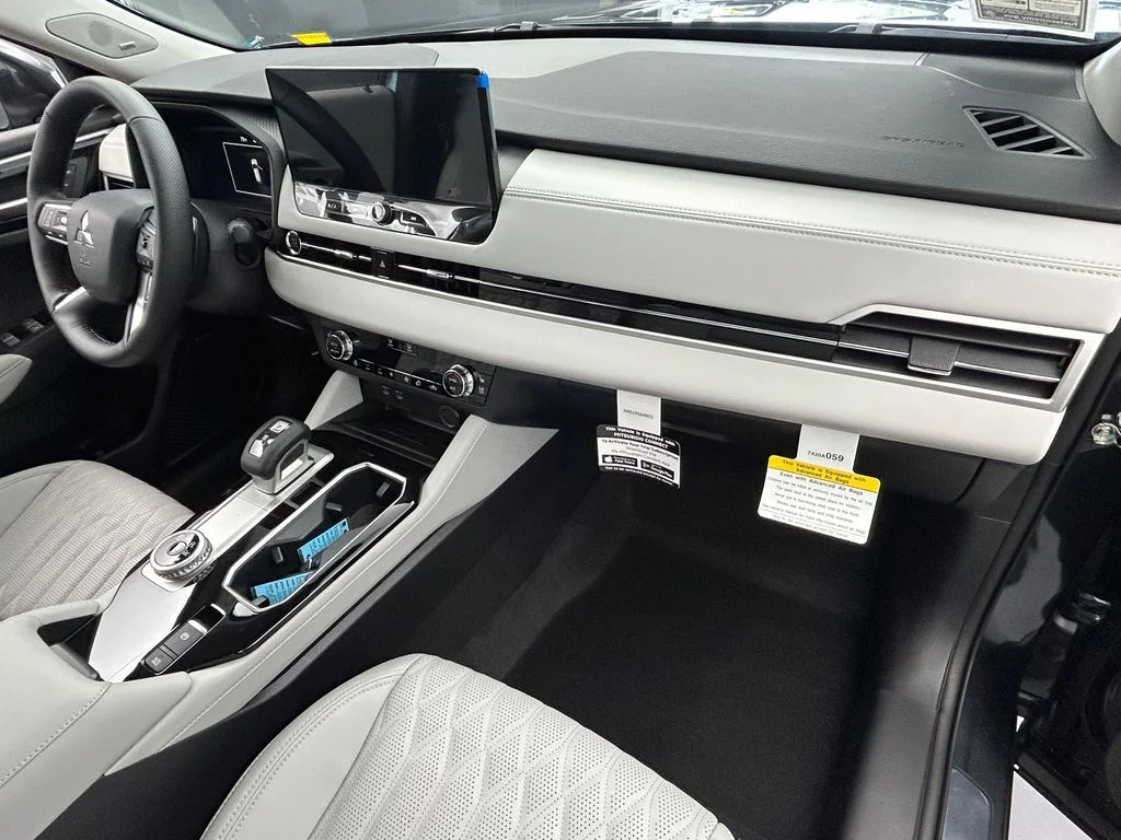 New 2026 Gray Mitsubishi SEL image 38