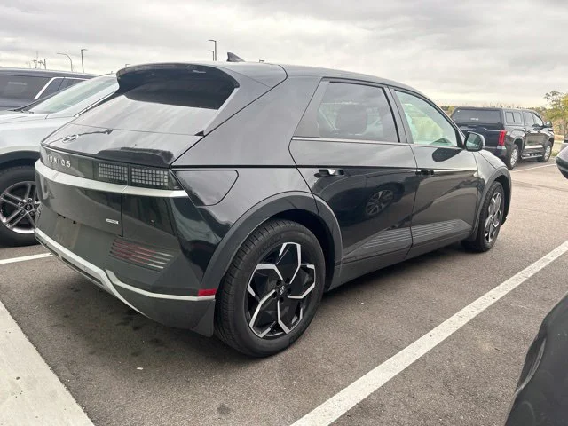 Used 2024 Black Hyundai SEL image 3