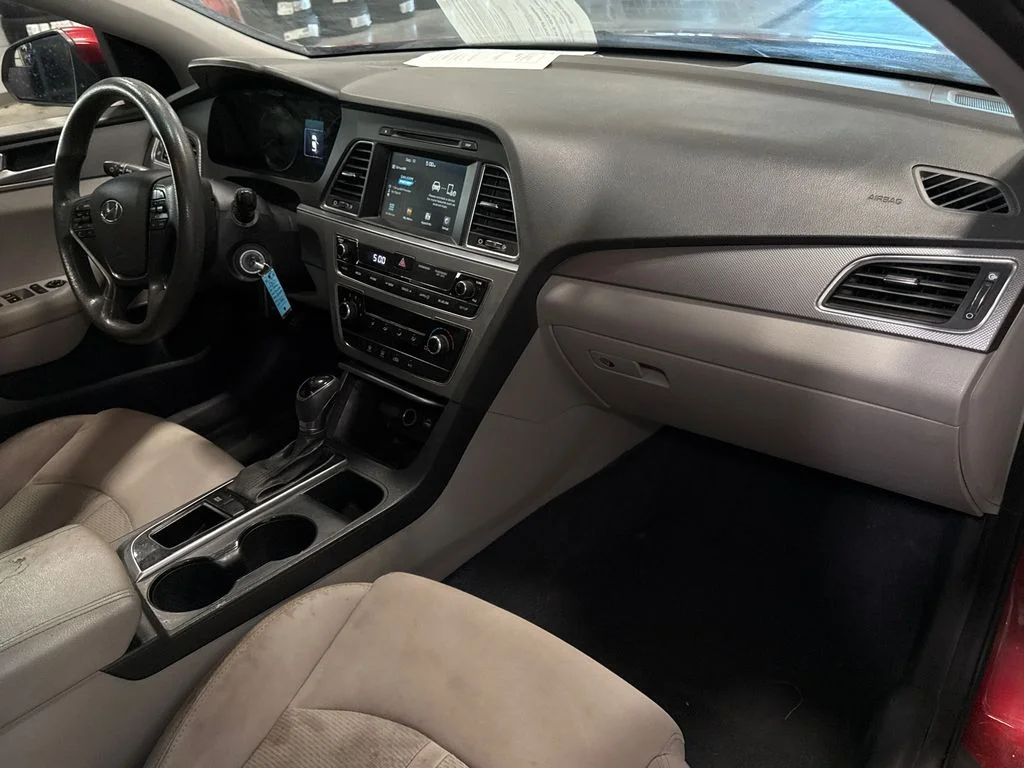 Used 2016 Red Hyundai SE image 13